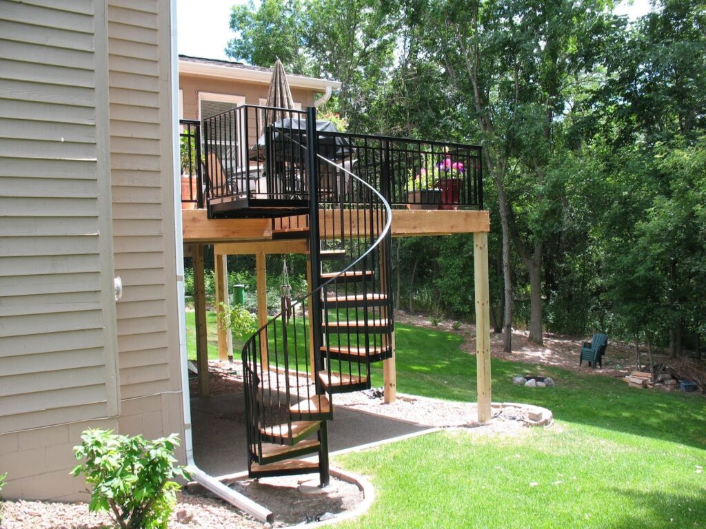spiral staircase advantages and disadvantages